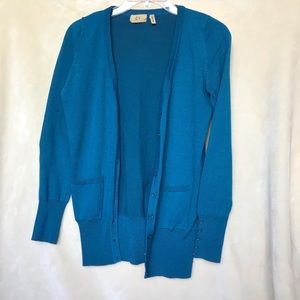Cardigan with buttons pockets & bottoms on sleeve
